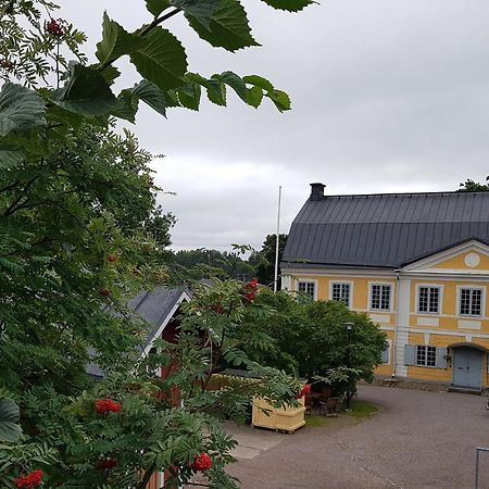 Hotel Piispan Majatalo, Pieni Erillistalo Porvoo Exterior foto